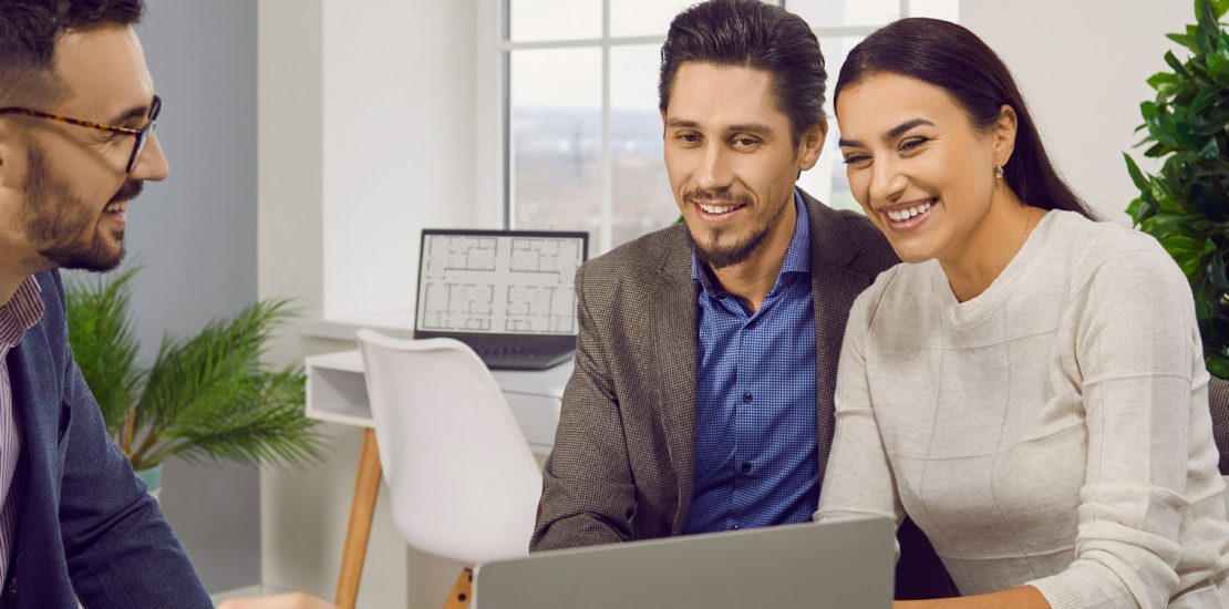 Couple with mortgage broker