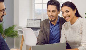 Couple with mortgage broker