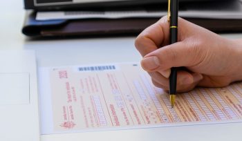 hand filling form